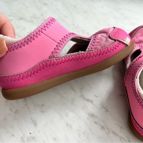 UGG Delta Closed Toe Toddler Baby Sandal Size 7 - Picture 10 of 10